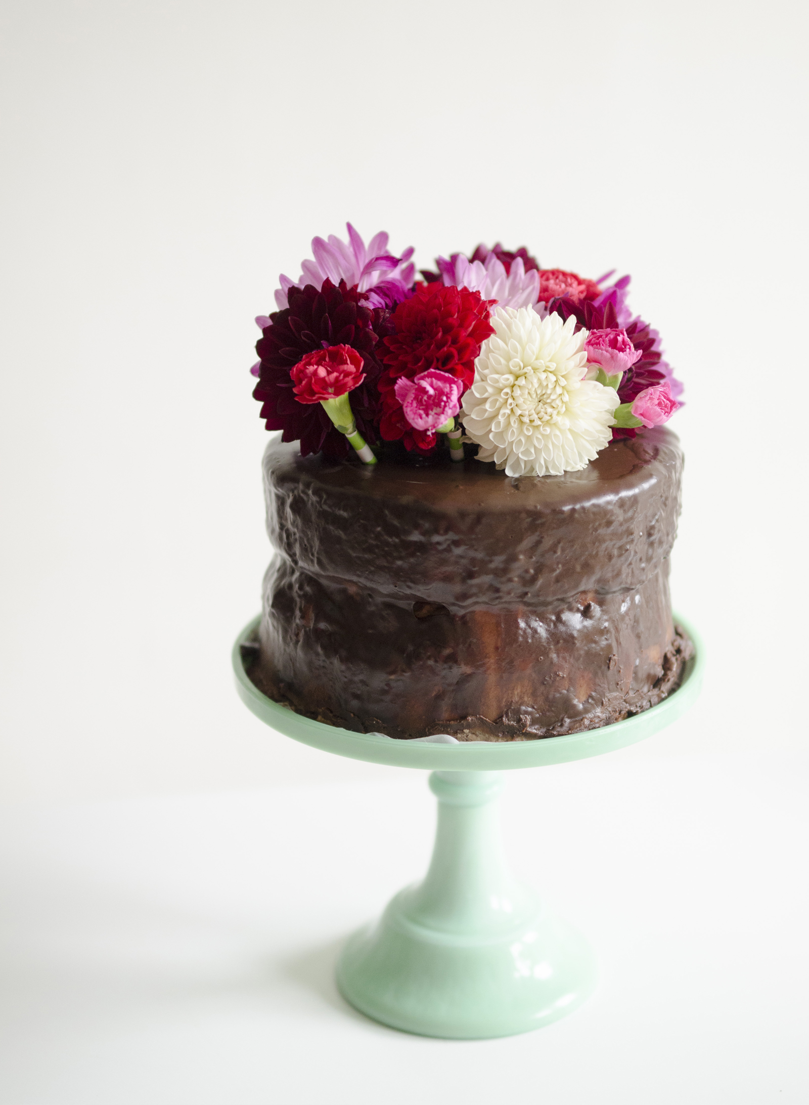 Trick for Fresh Flower Cake Toppers - willowday